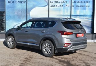 Подержанный автомобиль Hyundai Santa Fe 2019 года (7 фото)