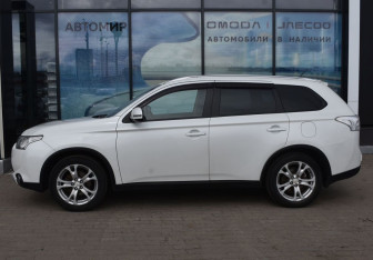 Подержанный автомобиль Mitsubishi Outlander 2014 года (8 фото)