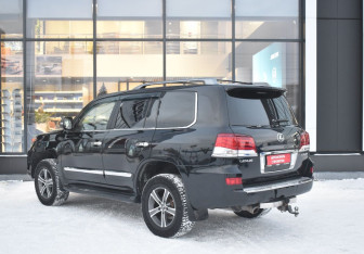 Подержанный автомобиль Lexus LX 2012 года (7 фото)