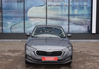 Подержанный автомобиль Skoda Octavia Liftback 2021 года (2 фото)