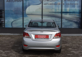 Подержанный автомобиль Hyundai Solaris Sedan 2011 года (6 фото)