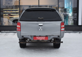 Подержанный автомобиль Mitsubishi L200 2017 года (6 фото)