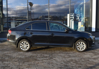 Подержанный автомобиль Skoda Rapid Liftback 2022 года (4 фото)