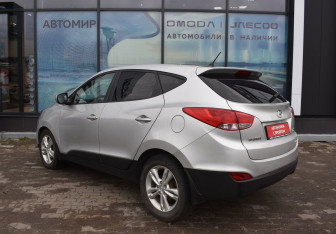 Подержанный автомобиль Hyundai ix35 2012 года (7 фото)