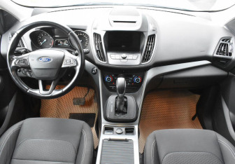 Подержанный автомобиль Ford Kuga 2018 года (12 фото)