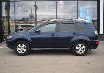 Подержанный автомобиль Mitsubishi Outlander 2010 года (8 фото)