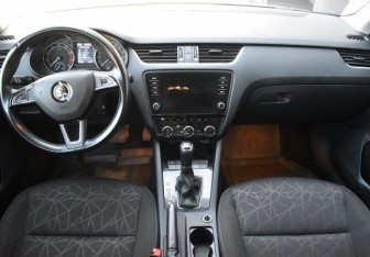 Подержанный автомобиль Skoda Octavia Liftback 2018 года (12 фото)