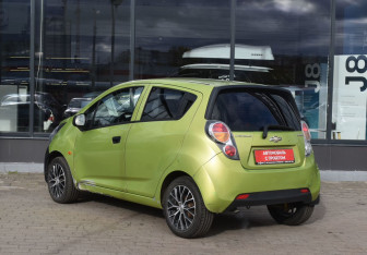 Подержанный автомобиль Chevrolet Spark 2011 года (8 фото)