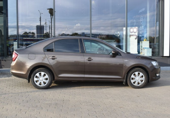 Подержанный автомобиль Skoda Rapid Liftback 2019 года (4 фото)