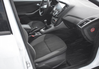 Подержанный автомобиль Ford Focus Sedan 2012 года (10 фото)