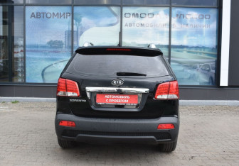 Подержанный автомобиль Kia Sorento 2011 года (6 фото)