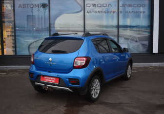 Подержанный автомобиль Renault Sandero 2018 года (5 фото)