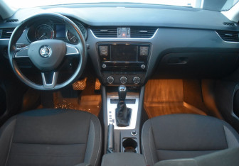 Подержанный автомобиль Skoda Octavia Liftback 2019 года (12 фото)