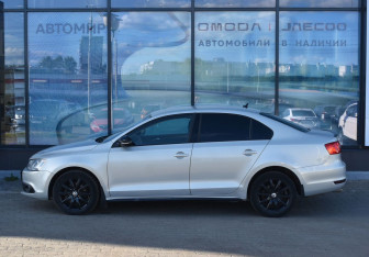 Подержанный автомобиль Volkswagen Jetta Sedan 2011 года (8 фото)