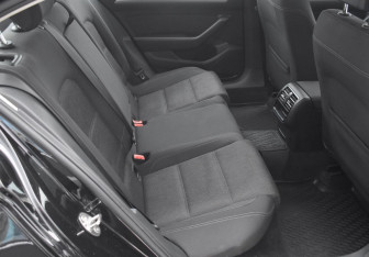 Подержанный автомобиль Volkswagen Passat Sedan 2018 года (11 фото)