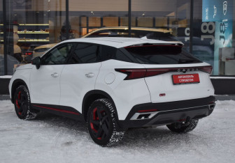 Подержанный автомобиль Omoda C5 2023 года (7 фото)