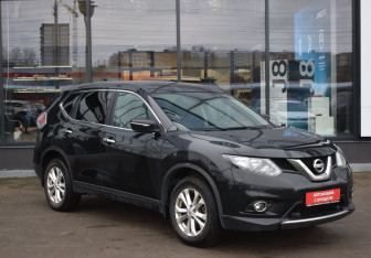 Подержанный автомобиль Nissan X-Trail 2017 года (3 фото)