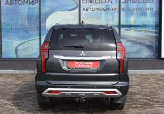 Подержанный автомобиль Mitsubishi Pajero Sport 2021 года (6 фото)