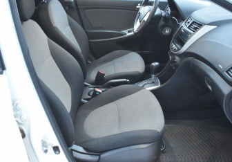 Подержанный автомобиль Hyundai Solaris Sedan 2013 года (10 фото)