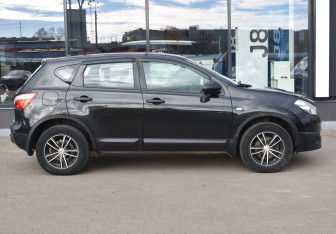 Подержанный автомобиль Nissan Qashqai 2012 года (4 фото)