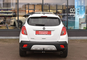 Подержанный автомобиль Opel Mokka 2014 года (6 фото)