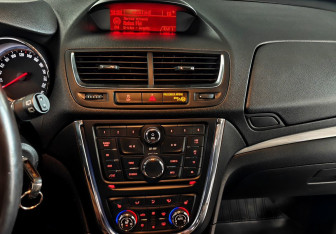 Подержанный автомобиль Opel Mokka 2012 года (12 фото)