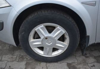 Подержанный автомобиль Renault Megane Sedan 2006 года (9 фото)