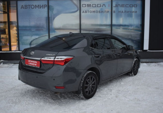 Подержанный автомобиль Toyota Corolla Sedan 2018 года (5 фото)