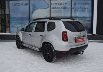 Подержанный автомобиль Renault Duster 2015 года (7 фото)