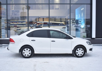 Подержанный автомобиль Volkswagen Polo Sedan 2013 года (4 фото)