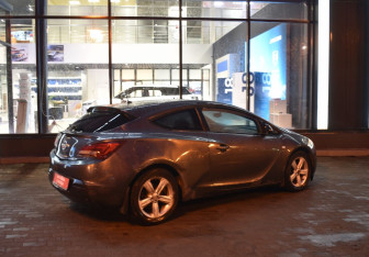 Подержанный автомобиль Opel Astra Hatchback 2012 года (5 фото)