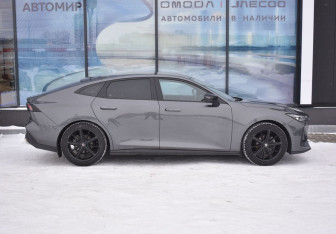 Подержанный автомобиль Changan UNI-V 2024 года (4 фото)