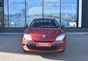 Подержанный автомобиль Renault Megane Hatchback 2011 года (2 фото)