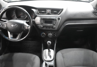 Подержанный автомобиль Kia Rio Sedan 2014 года (12 фото)