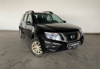 Подержанный автомобиль Nissan Terrano 2017 года (3 фото)