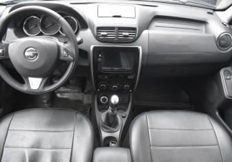 Подержанный автомобиль Nissan Terrano 2017 года (12 фото)