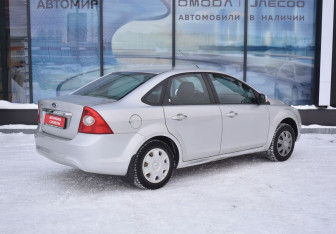 Подержанный автомобиль Ford Focus Sedan 2008 года (5 фото)
