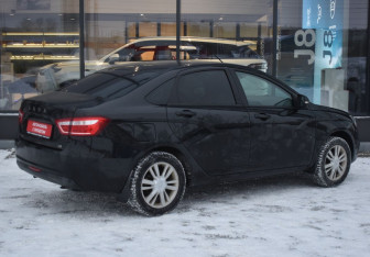 Подержанный автомобиль LADA (ВАЗ) Vesta Sedan 2018 года (5 фото)