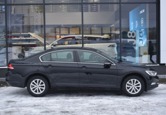 Подержанный автомобиль Volkswagen Passat Sedan 2018 года (4 фото)