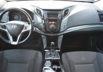 Подержанный автомобиль Hyundai i40 Sedan 2013 года (12 фото)