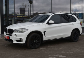 Подержанный автомобиль BMW X5 2014 года (3 фото)