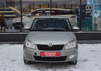 Подержанный автомобиль Skoda Fabia Hatchback 2013 года (2 фото)