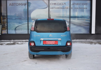 Подержанный автомобиль Citroen C3 Picasso 2010 года (6 фото)