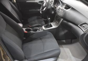 Подержанный автомобиль Nissan Sentra Sedan 2015 года (10 фото)