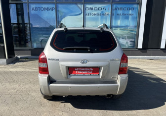 Подержанный автомобиль Hyundai Tucson 2008 года (6 фото)