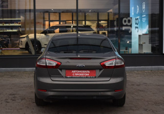 Подержанный автомобиль Ford Mondeo Sedan 2013 года (6 фото)