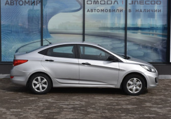 Подержанный автомобиль Hyundai Solaris Sedan 2011 года (4 фото)