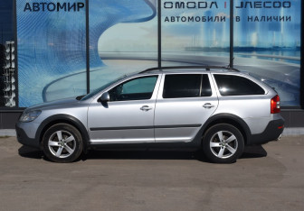 Подержанный автомобиль Skoda Octavia Wagon 2012 года (8 фото)