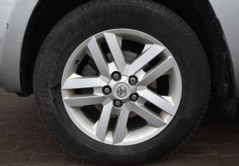 Подержанный автомобиль Toyota RAV4 2006 года (9 фото)