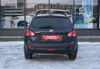 Подержанный автомобиль Nissan Qashqai 2009 года (6 фото)